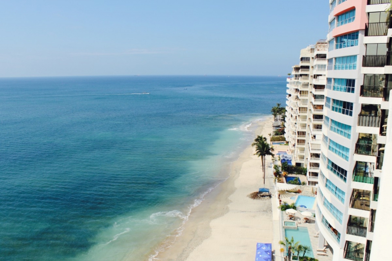 chambre-hote-MAZAUGUES-min_beach_ocean_shore_hotel_palm_tree-33726