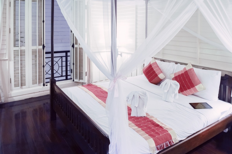 chambre-hote-MAZAUGUES-min_hotel_bed_clean_tidy_relax_holiday_room_bedroom-913480